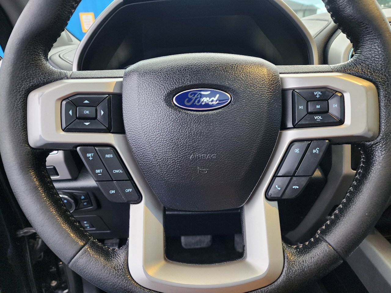 Used 2015 Ford F150 Lariat w/ Equipment Group 502A Luxury image 13