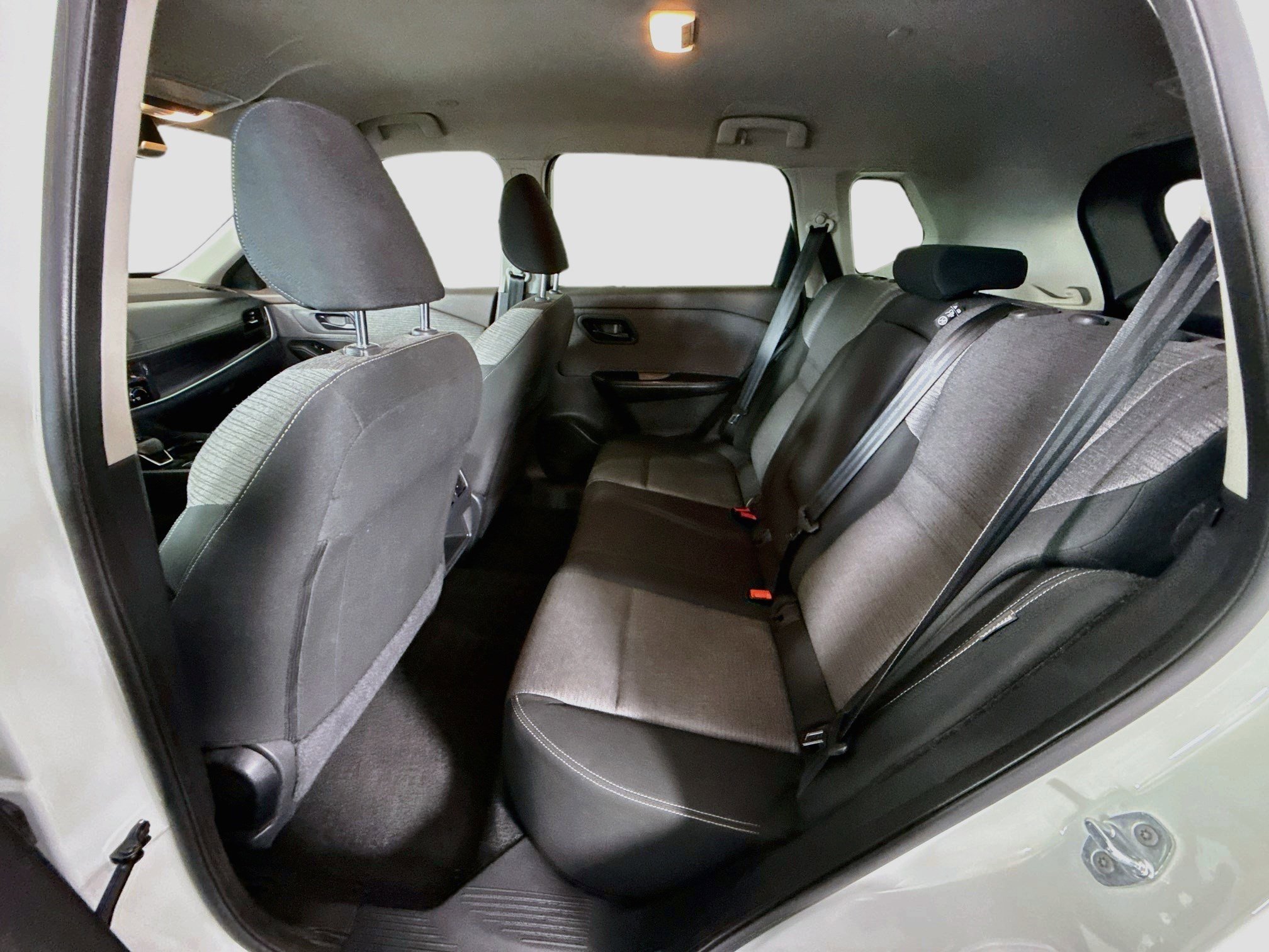Used 2022 Nissan Rogue S FWD image 25