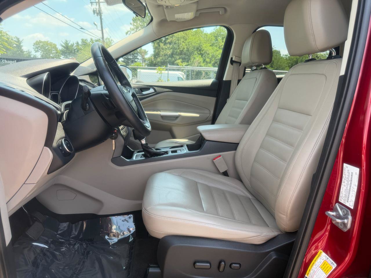 Used 2017 Ford Escape SE w/ SE Leather Comfort Package AWD/4WD image 11