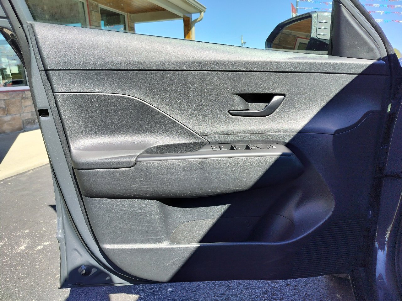 Used 2025 Hyundai Kona SEL image 12