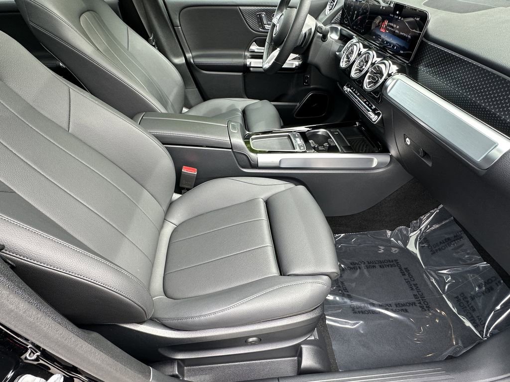 Certified 2025 Mercedes-Benz GLB 250 image 15