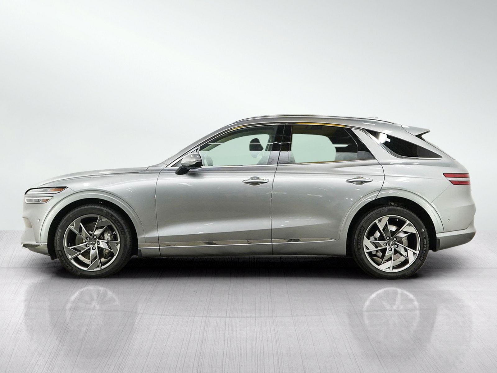 Used 2023 Genesis Electrified GV70 AWD/4WD image 2