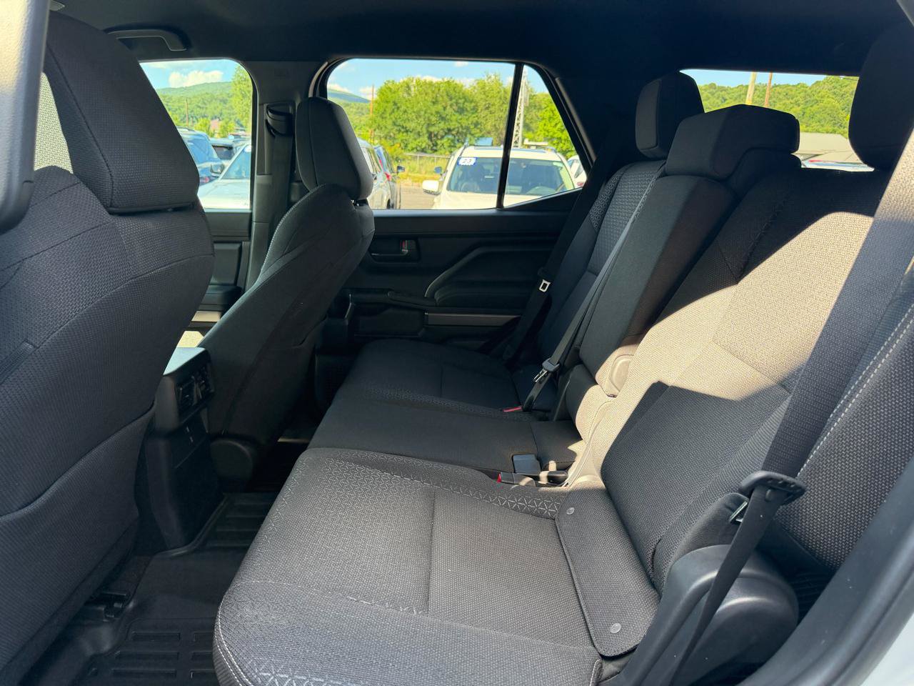 Used 2025 Toyota 4Runner SR5 AWD/4WD image 18