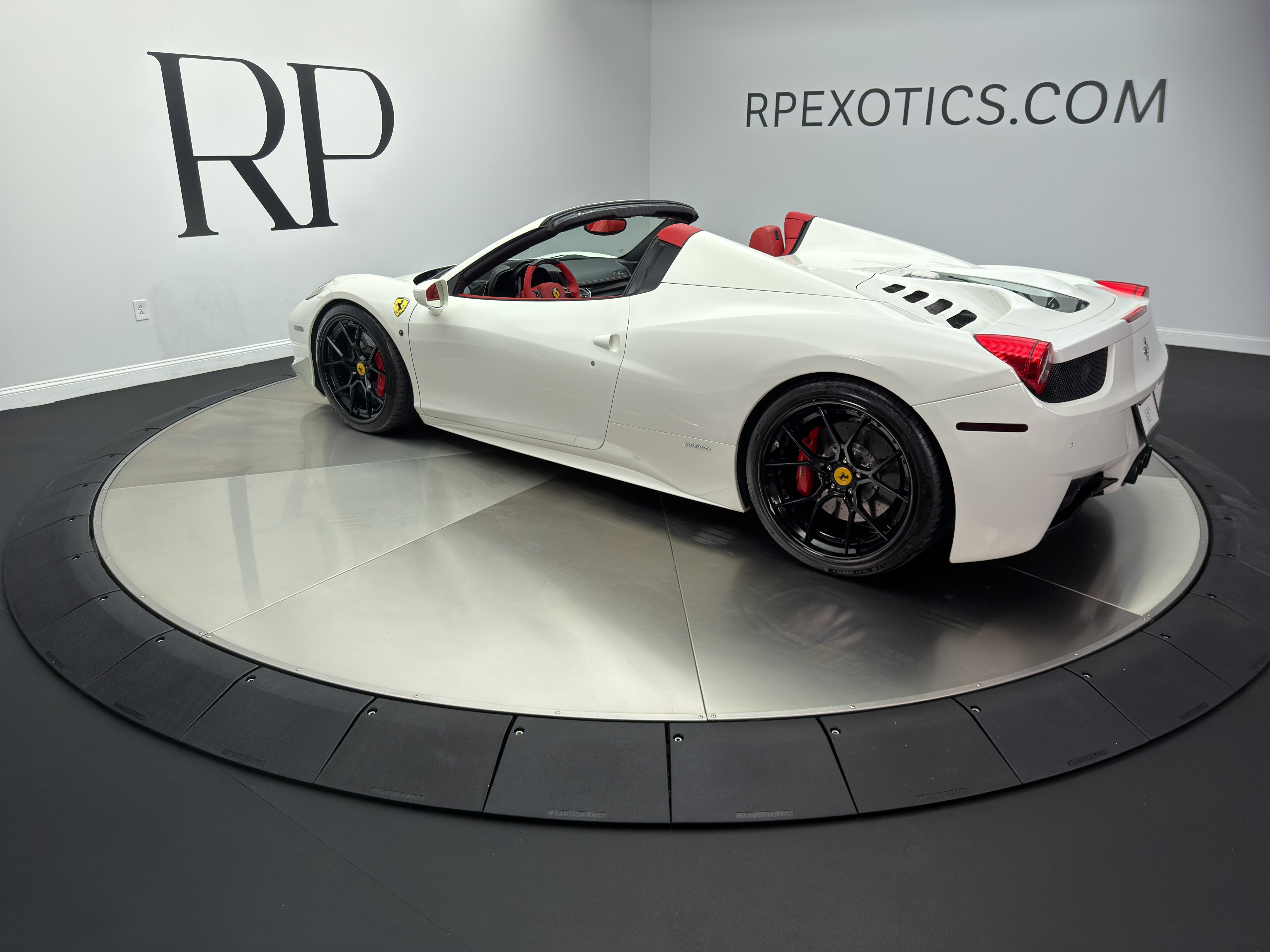 Used 2013 Ferrari 458 Spider RWD image 7