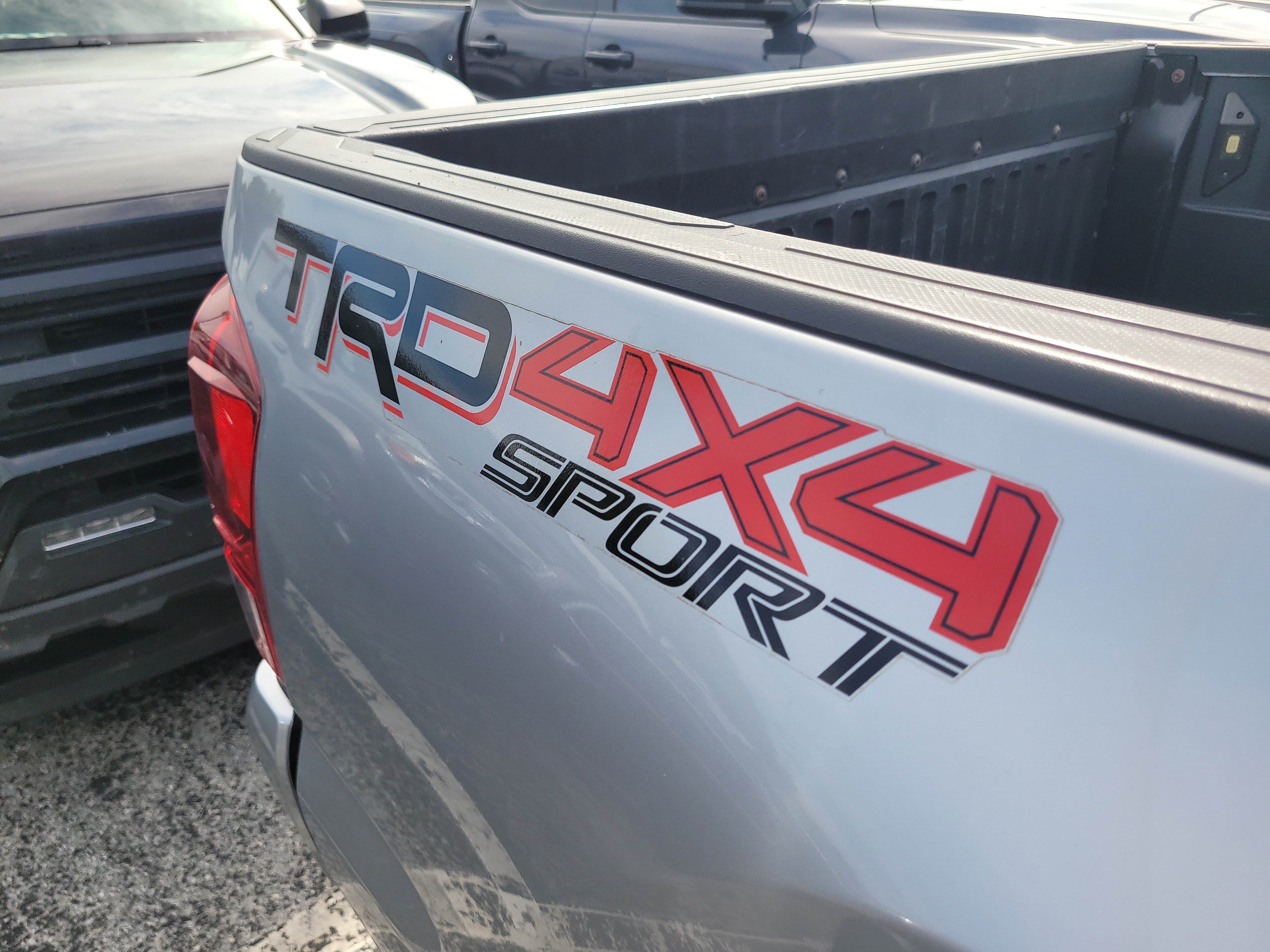 Used 2019 Toyota Tacoma TRD Sport AWD/4WD image 11