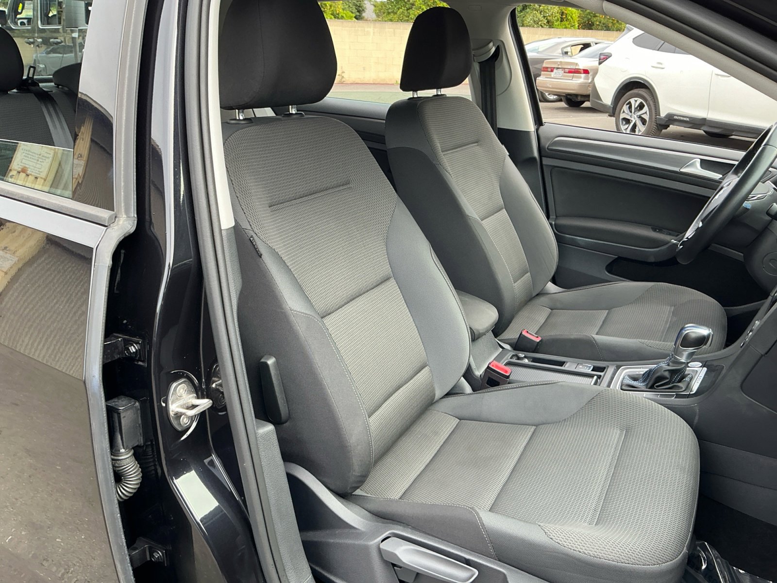 Used 2019 Volkswagen e-Golf SE w/ Driver Assistance Package image 21