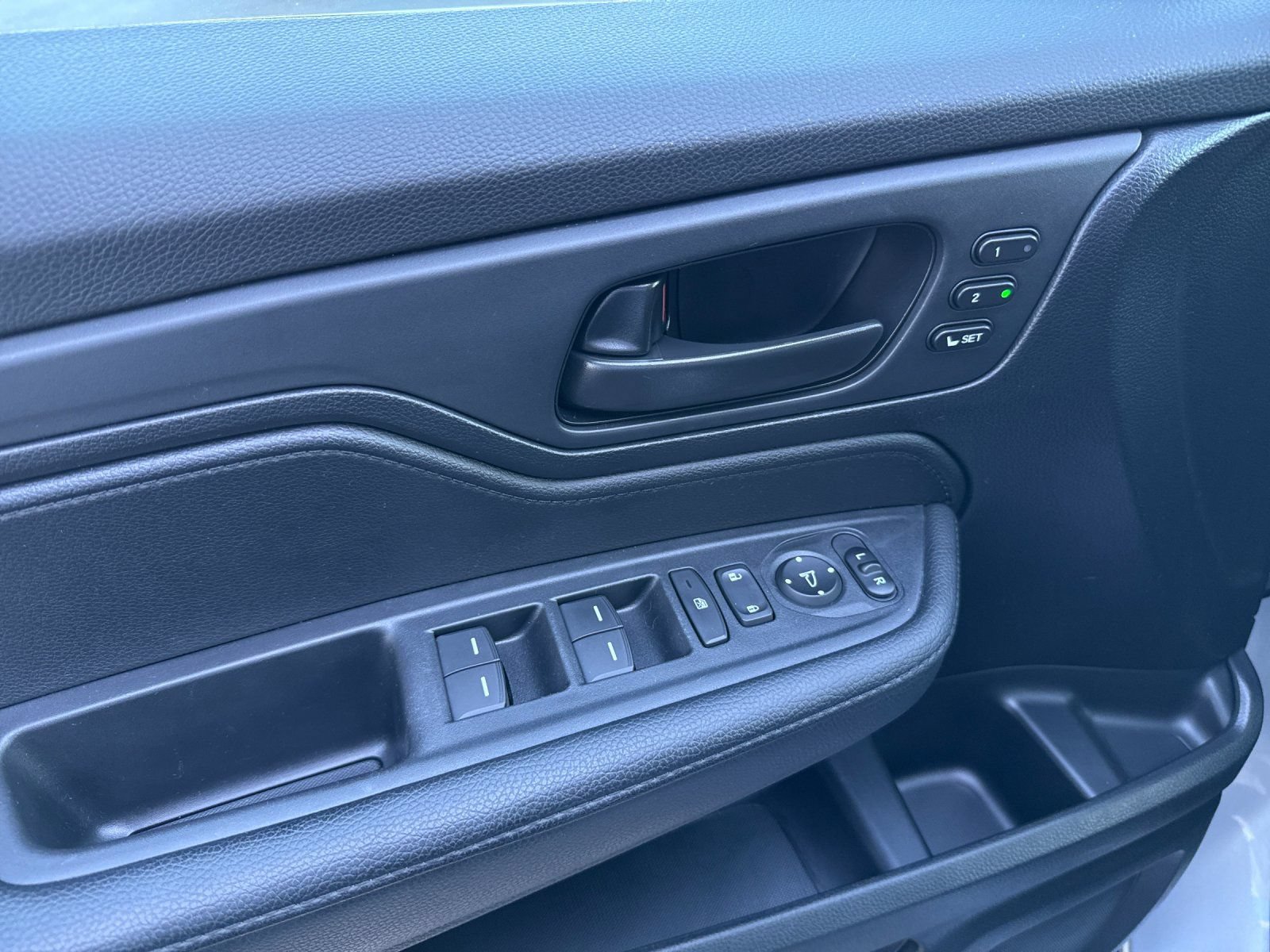 Used 2025 Honda Odyssey EX-L image 12