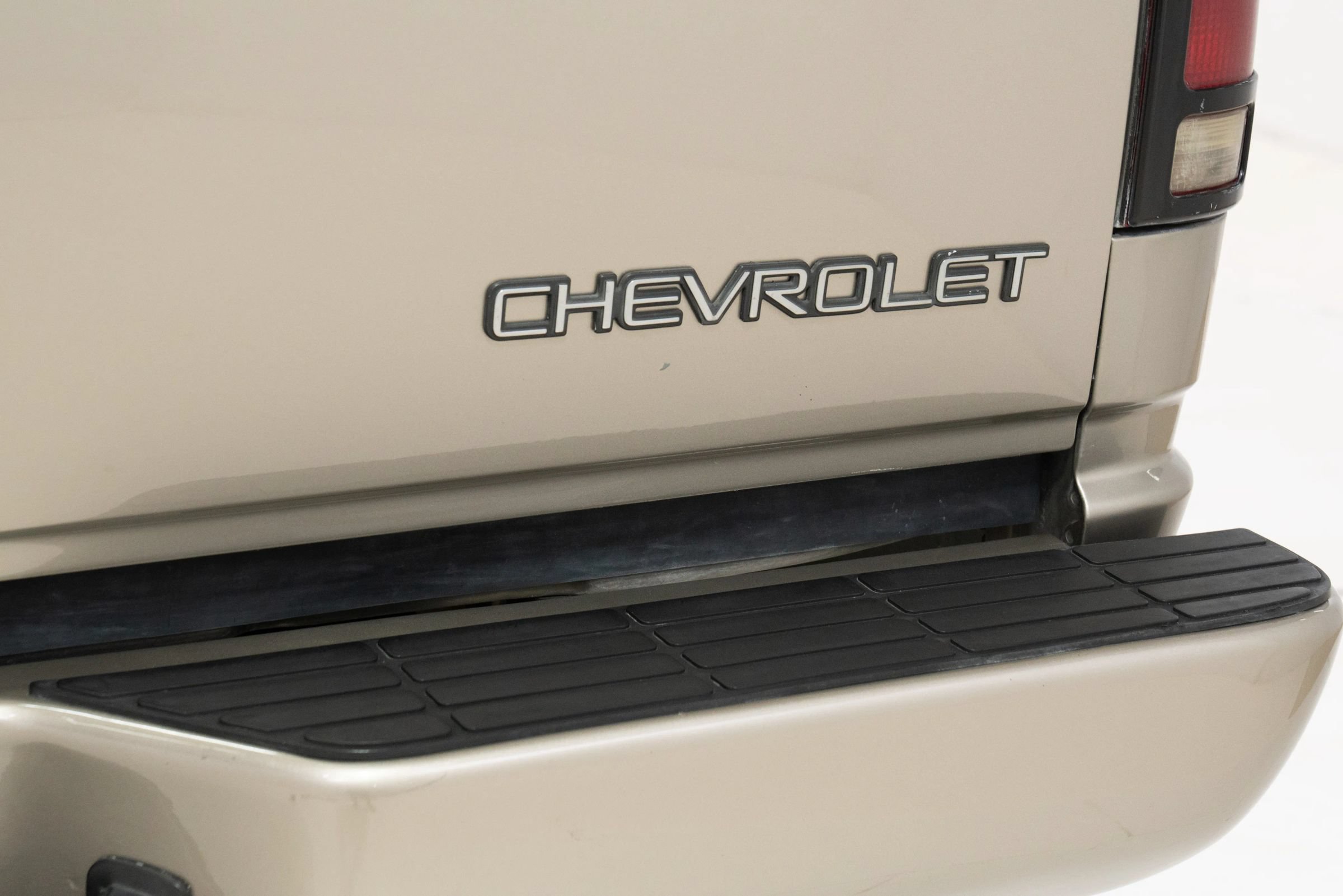 Used 2000 Chevrolet Tahoe Z71 w/ Comfort & Security Pkg AWD/4WD image 69