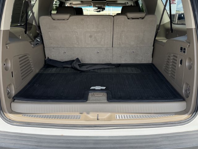 Used 2018 Chevrolet Suburban LT RWD image 30