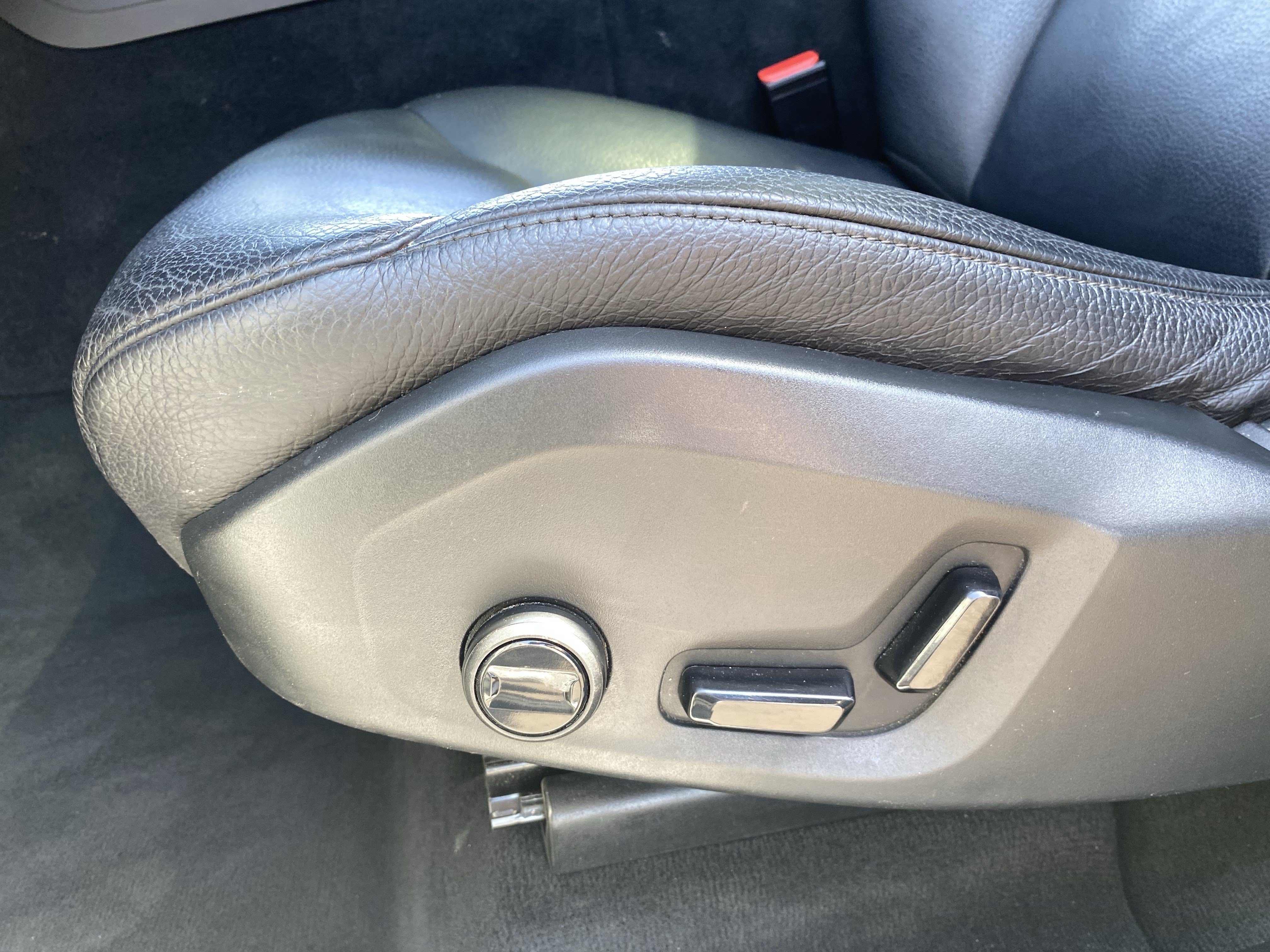 Used 2021 Volvo XC60 T5 Momentum FWD image 23