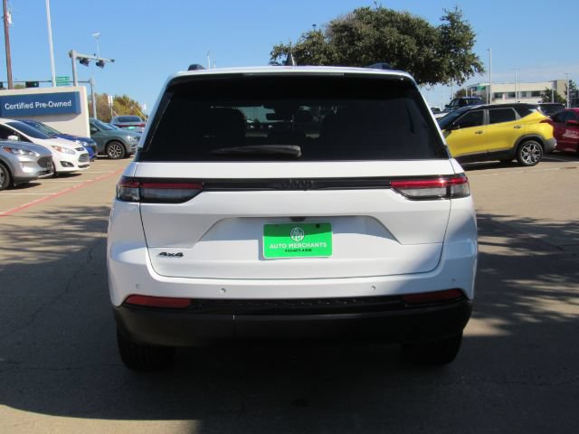 Used 2025 Jeep Grand Cherokee Altitude AWD/4WD image 7