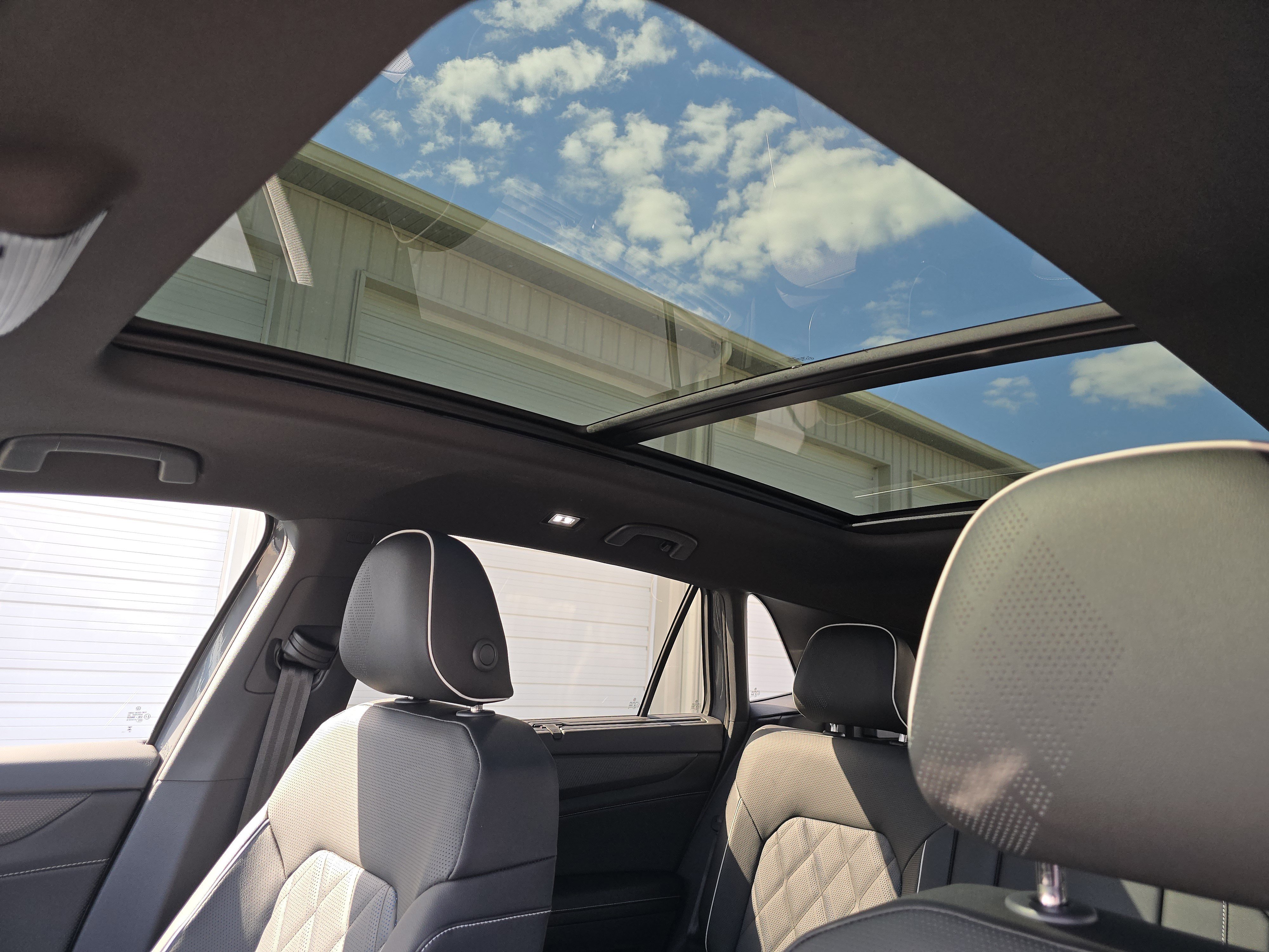 New 2026 Volkswagen Atlas Cross Sport SEL Premium R-Line image 9