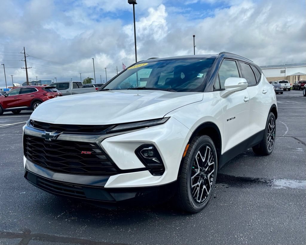 Used 2023 Chevrolet Blazer RS w/ Driver Confidence II Package AWD/4WD image 3