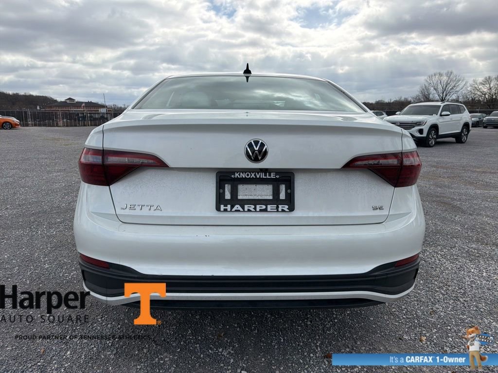 Used 2023 Volkswagen Jetta SE w/ Panoramic Sunroof Package image 4