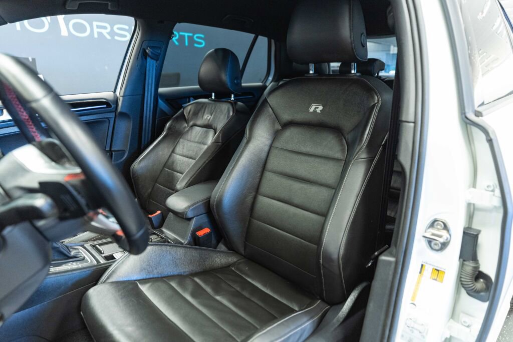 Used 2016 Volkswagen Golf R 4-Door image 9