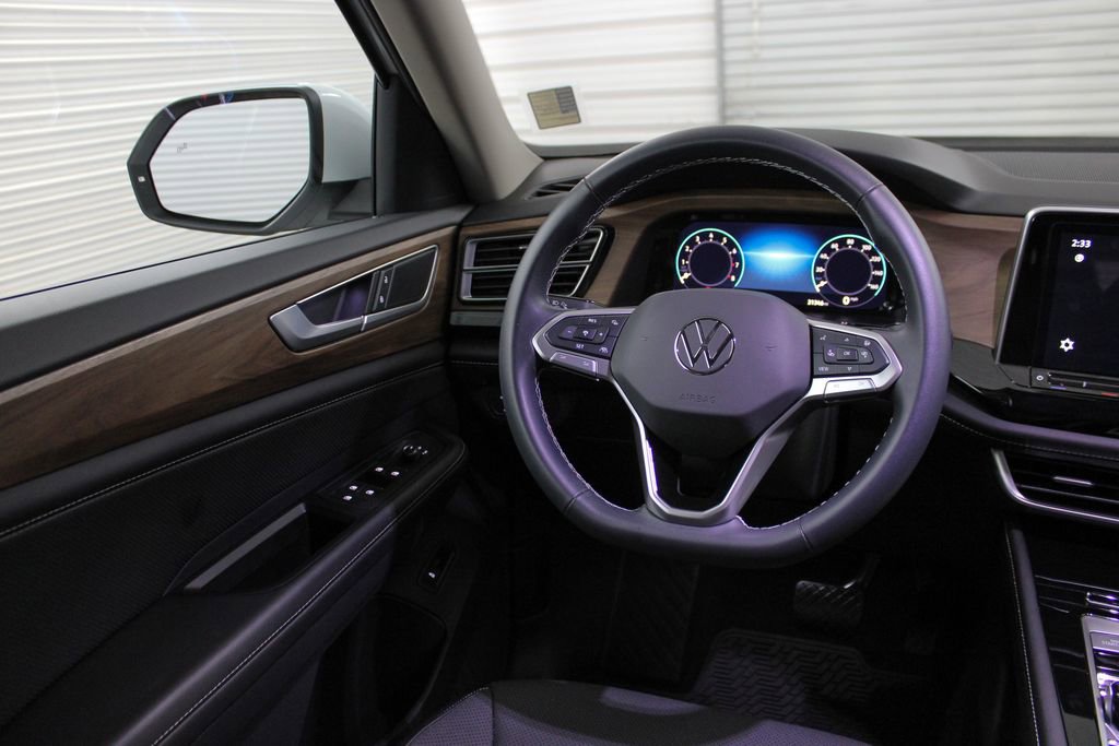 Used 2024 Volkswagen Atlas SE w/ Black Wheel Package FWD image 19