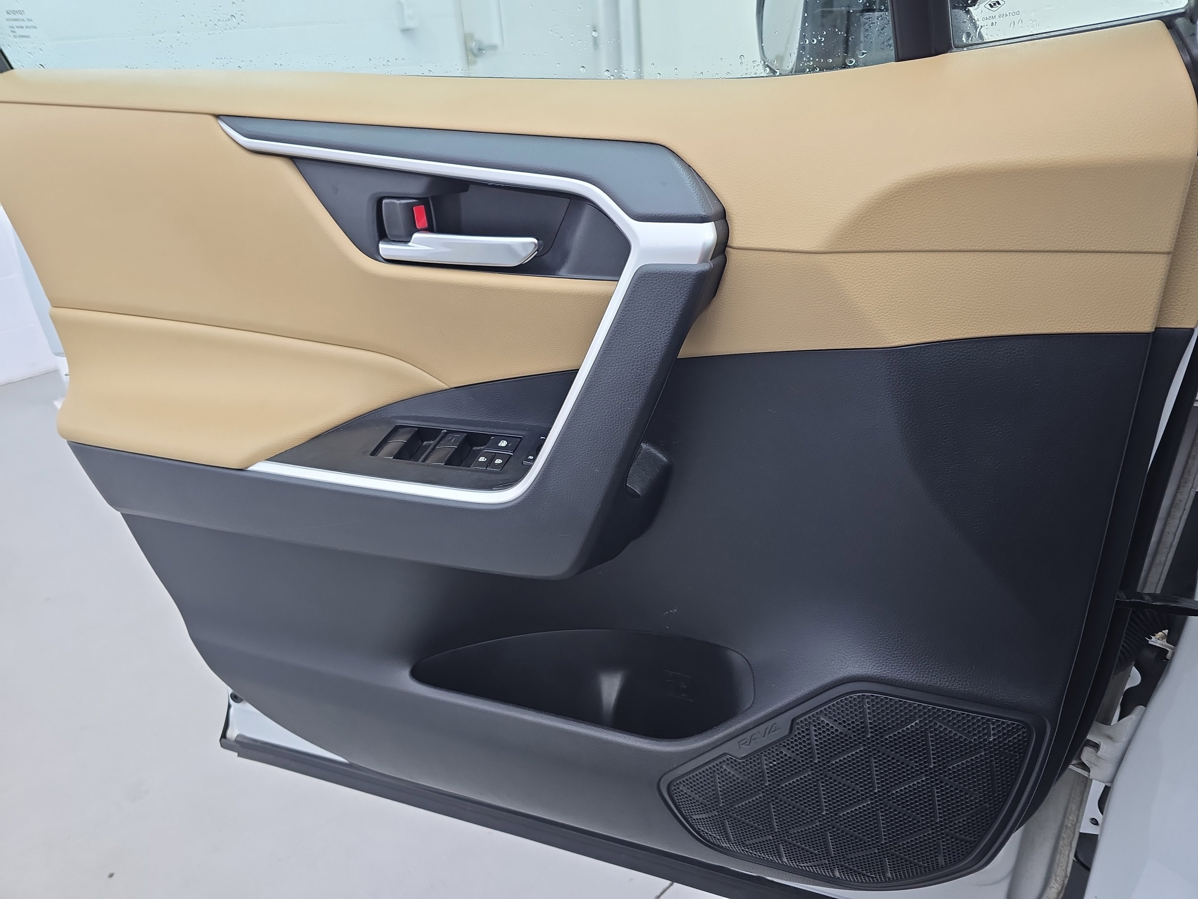 Used 2019 Toyota RAV4 XLE image 23