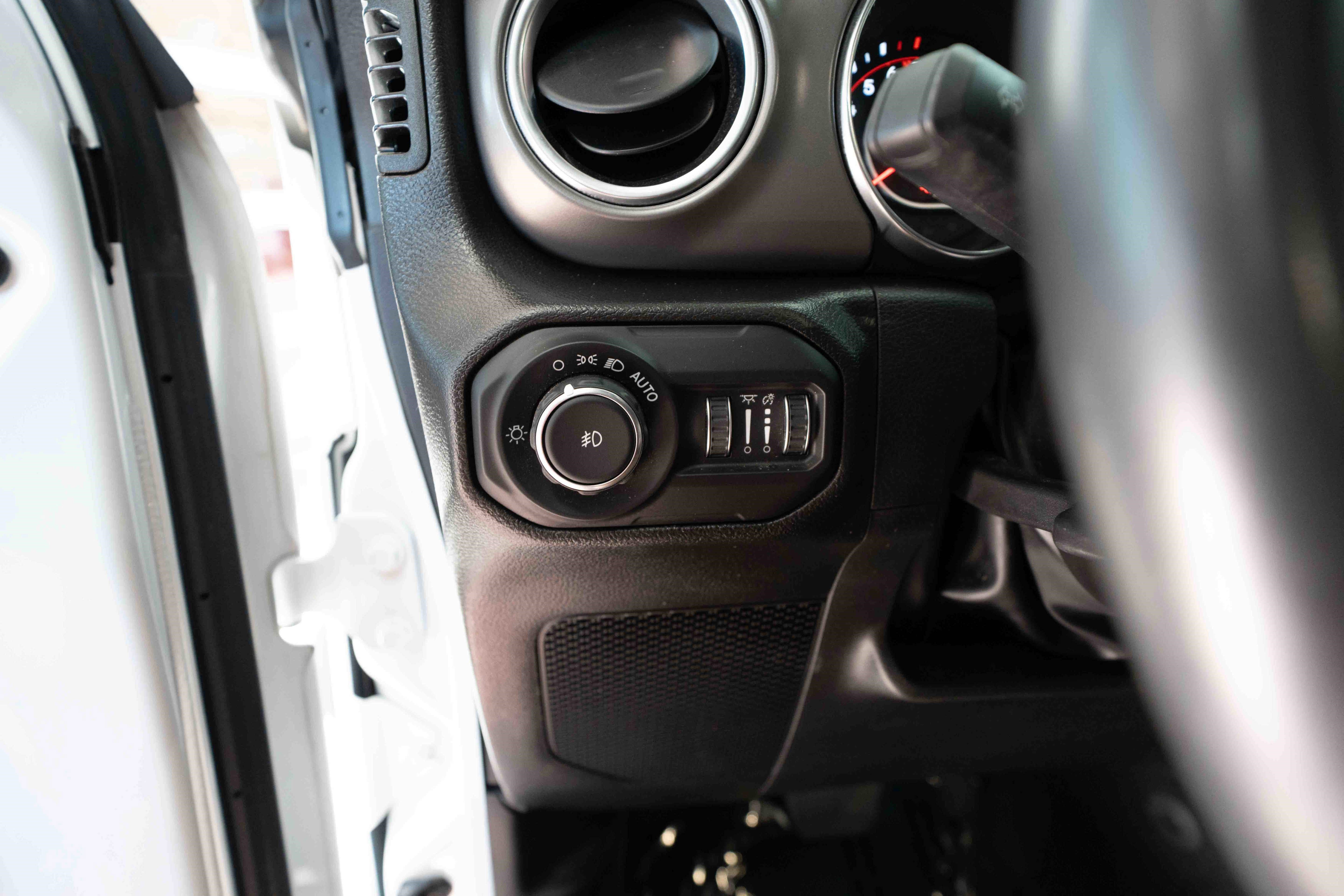 Used 2022 Jeep Wrangler Unlimited Rubicon w/ Xtreme Recon 35" Tire Package image 11