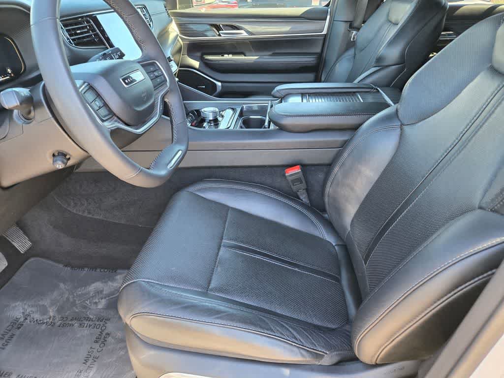 Used 2023 Jeep Wagoneer L Series II AWD/4WD image 17