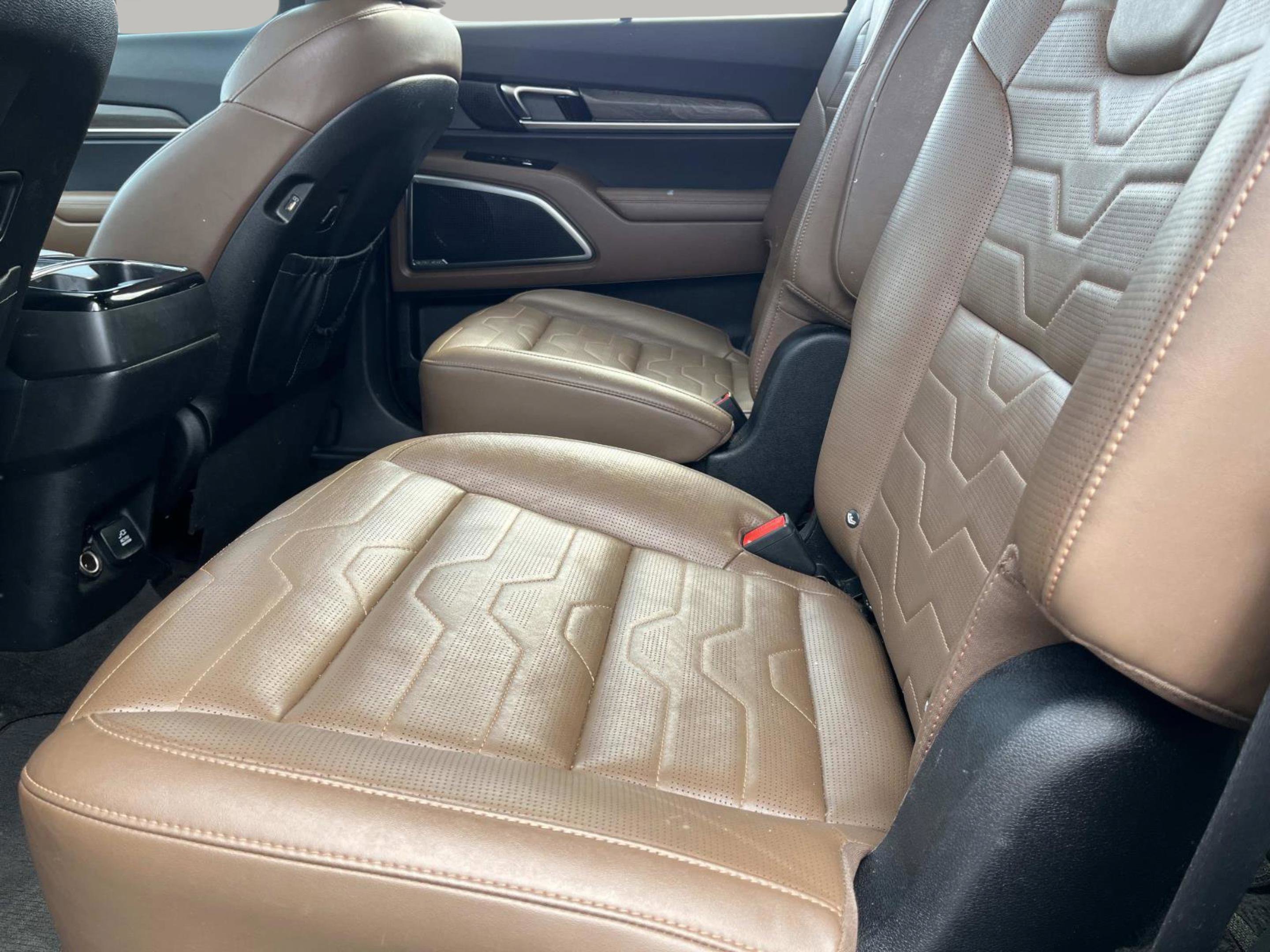 Used 2022 Kia Telluride SX w/ SX Prestige Package image 22