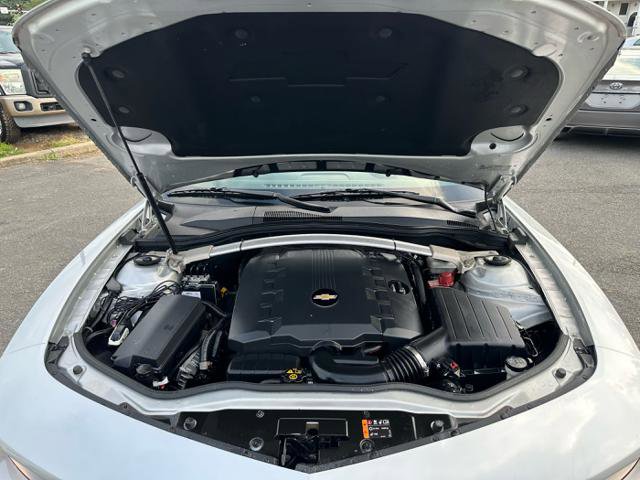 Used 2015 Chevrolet Camaro LT RWD image 21