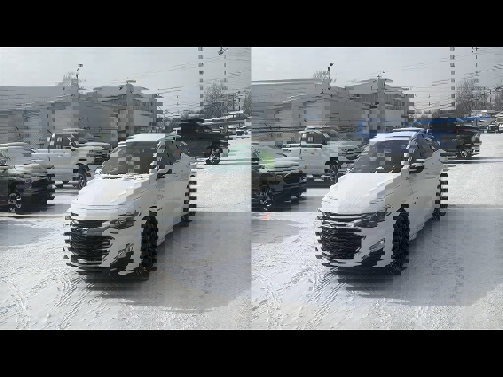 Used 2024 Chevrolet Malibu LT w/ Sport Edition image 2