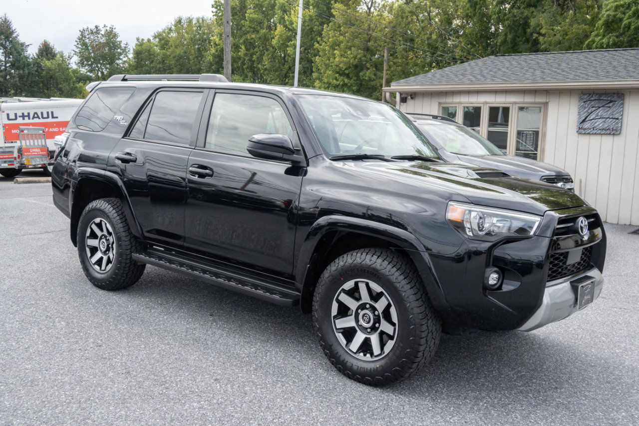 Used 2024 Toyota 4Runner TRD Off-Road image 2