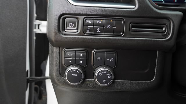 Used 2024 Chevrolet Suburban Premier AWD/4WD image 22