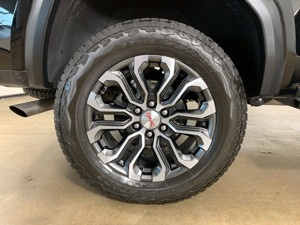 Used 2025 GMC Canyon Denali AWD/4WD image 40