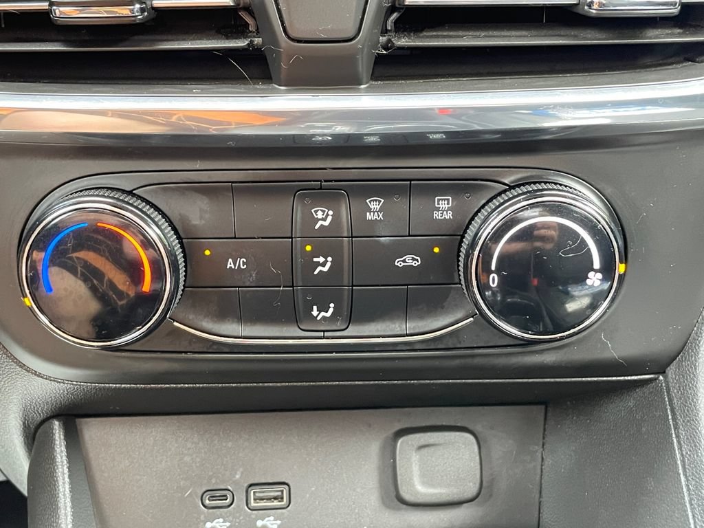 Used 2025 Buick Encore GX Preferred AWD/4WD image 25