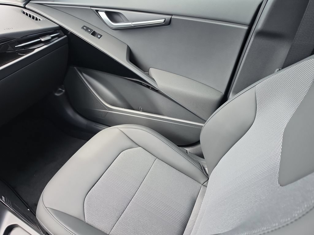New 2026 Kia Niro EX FWD image 15