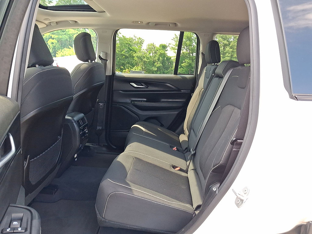 Used 2023 Jeep Grand Cherokee Laredo w/ Luxury Tech Group I AWD/4WD image 26
