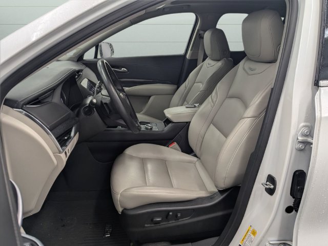Used 2023 Cadillac XT4 Premium Luxury FWD image 11