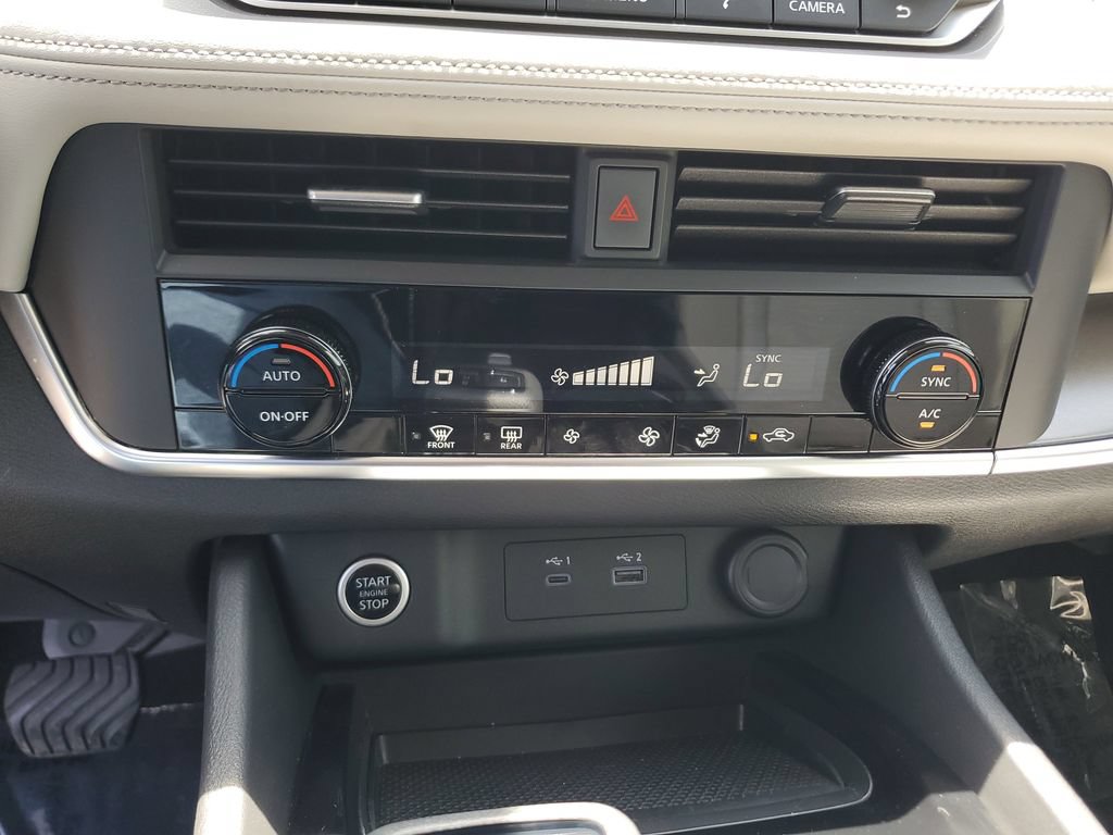 Used 2023 Nissan Rogue SV FWD image 25