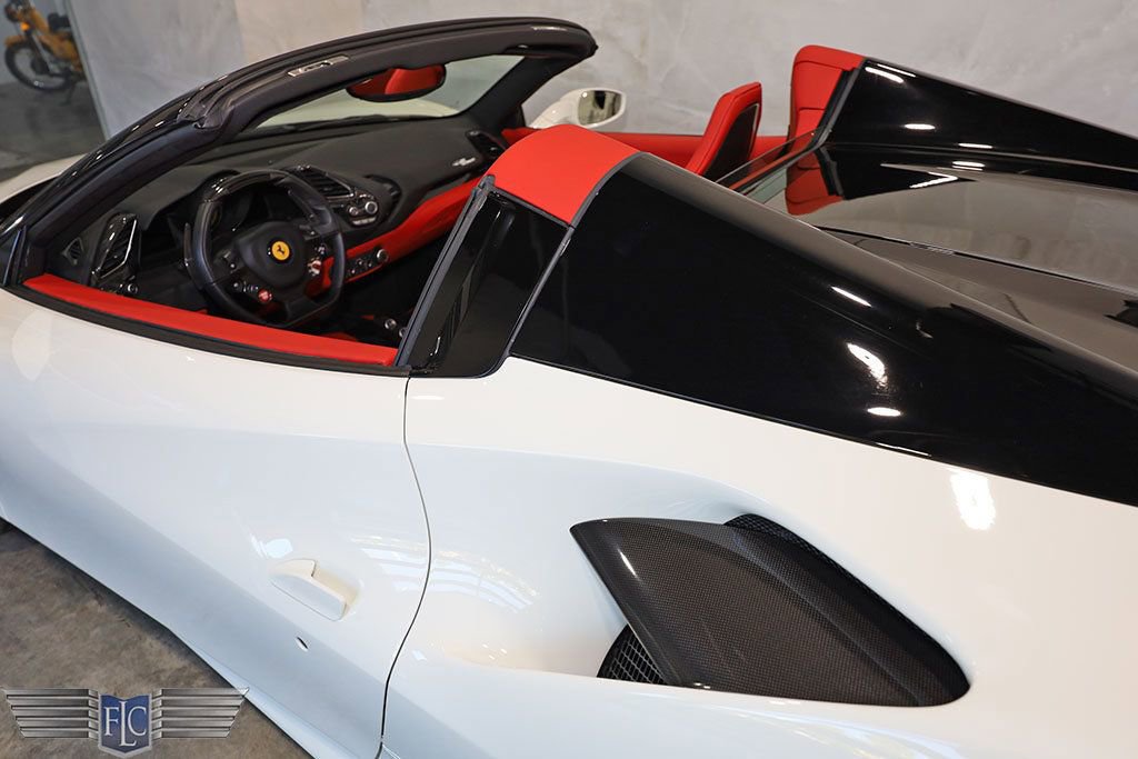 Used 2019 Ferrari 488 Spider image 17