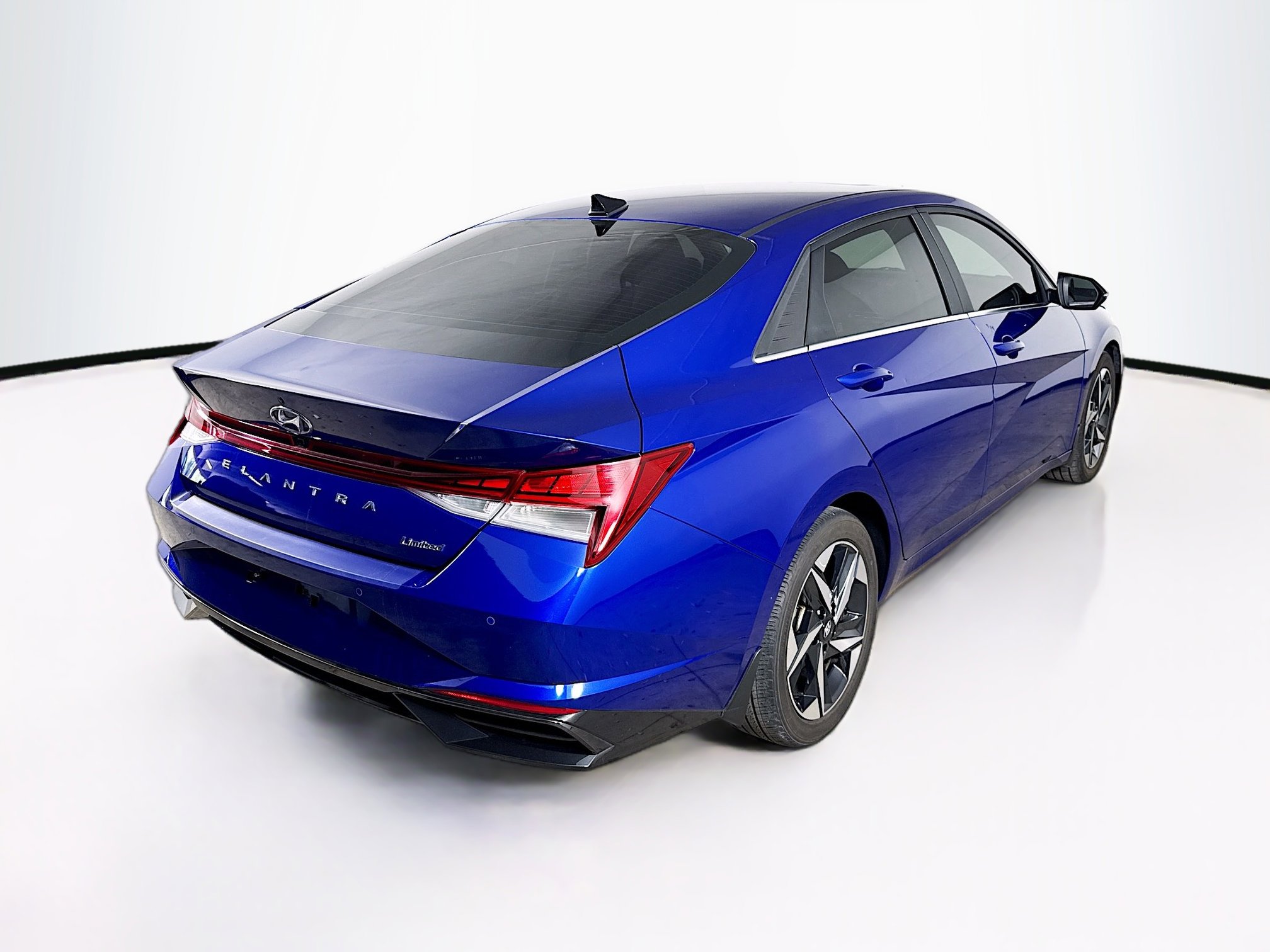 Used 2023 Hyundai Elantra Limited image 33