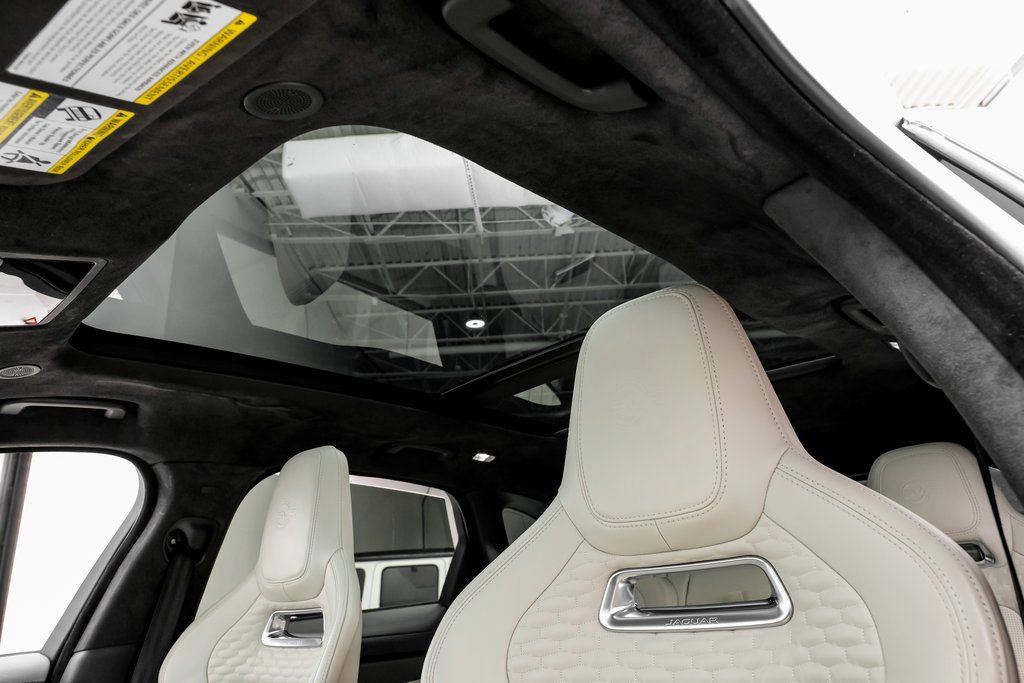 Used 2023 Jaguar F-PACE SVR image 7