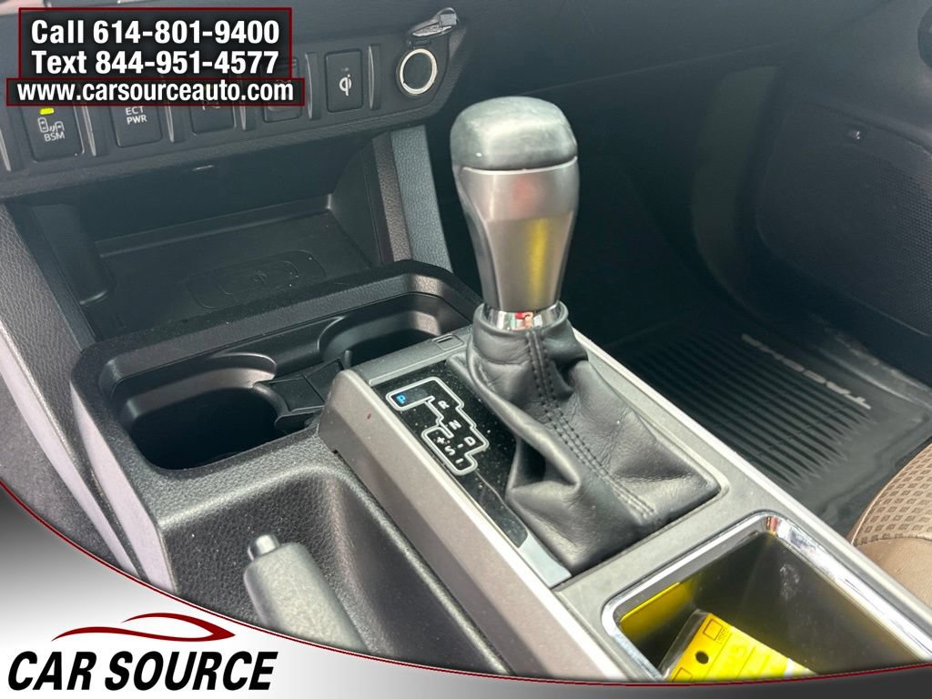 Used 2016 Toyota Tacoma Limited w/ Towing Package AWD/4WD image 14