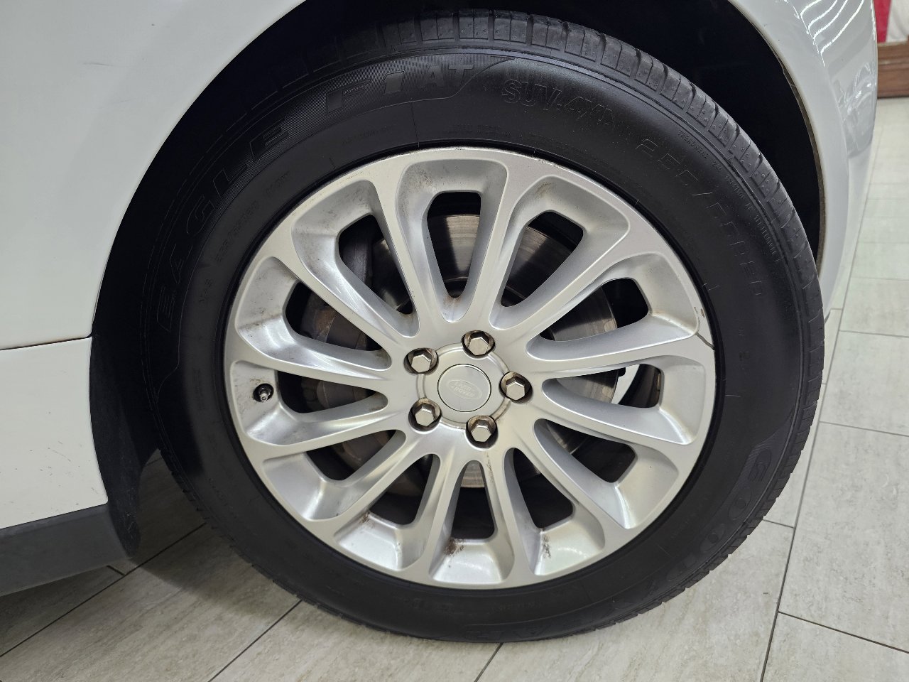 Used 2017 Land Rover Range Rover HSE image 40