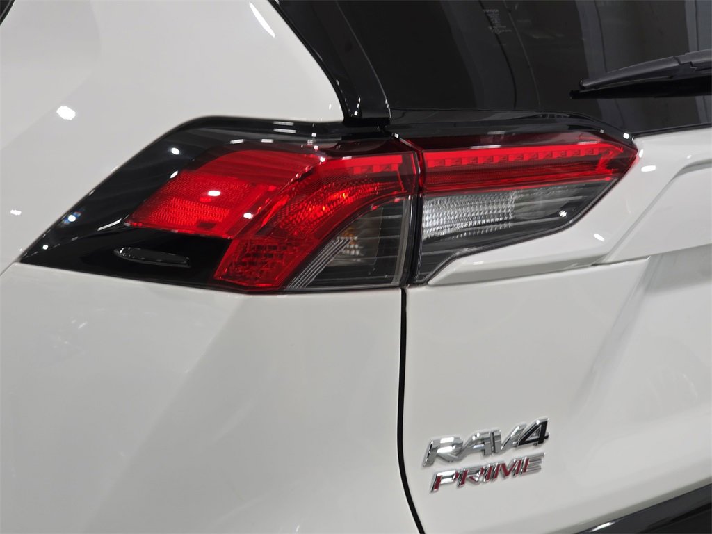 Used 2021 Toyota RAV4 SE image 32