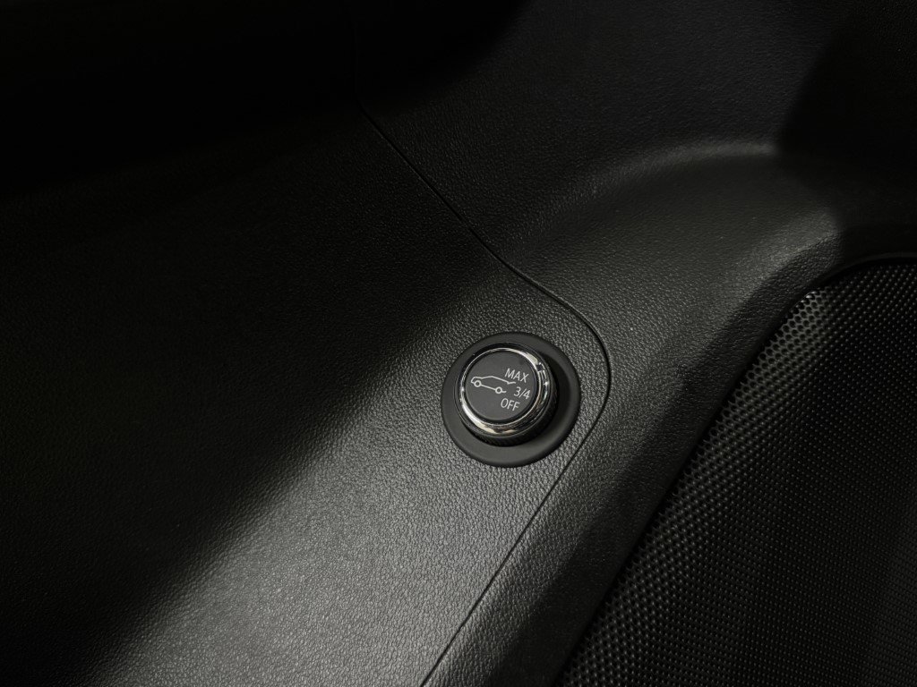 Used 2023 GMC Acadia SLT image 13