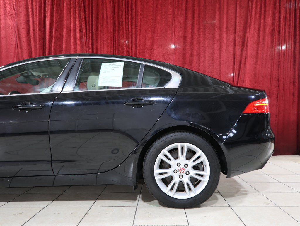 Used 2019 Jaguar XE Premium RWD image 5
