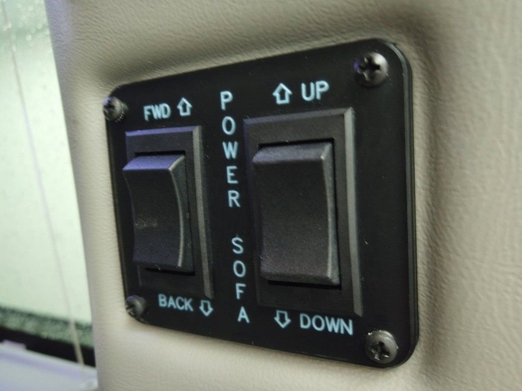 Used 2023 Chevrolet Express 2500 Extended image 8