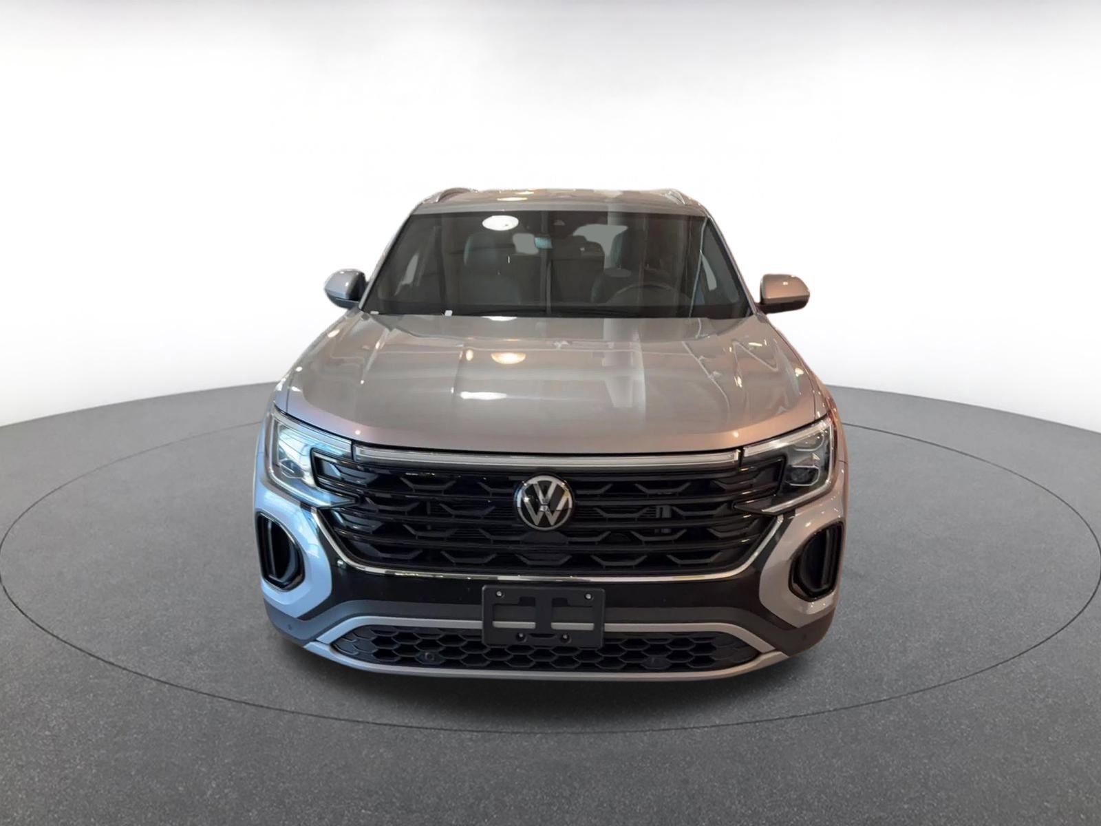 Used 2025 Volkswagen Atlas Cross Sport SE image 4