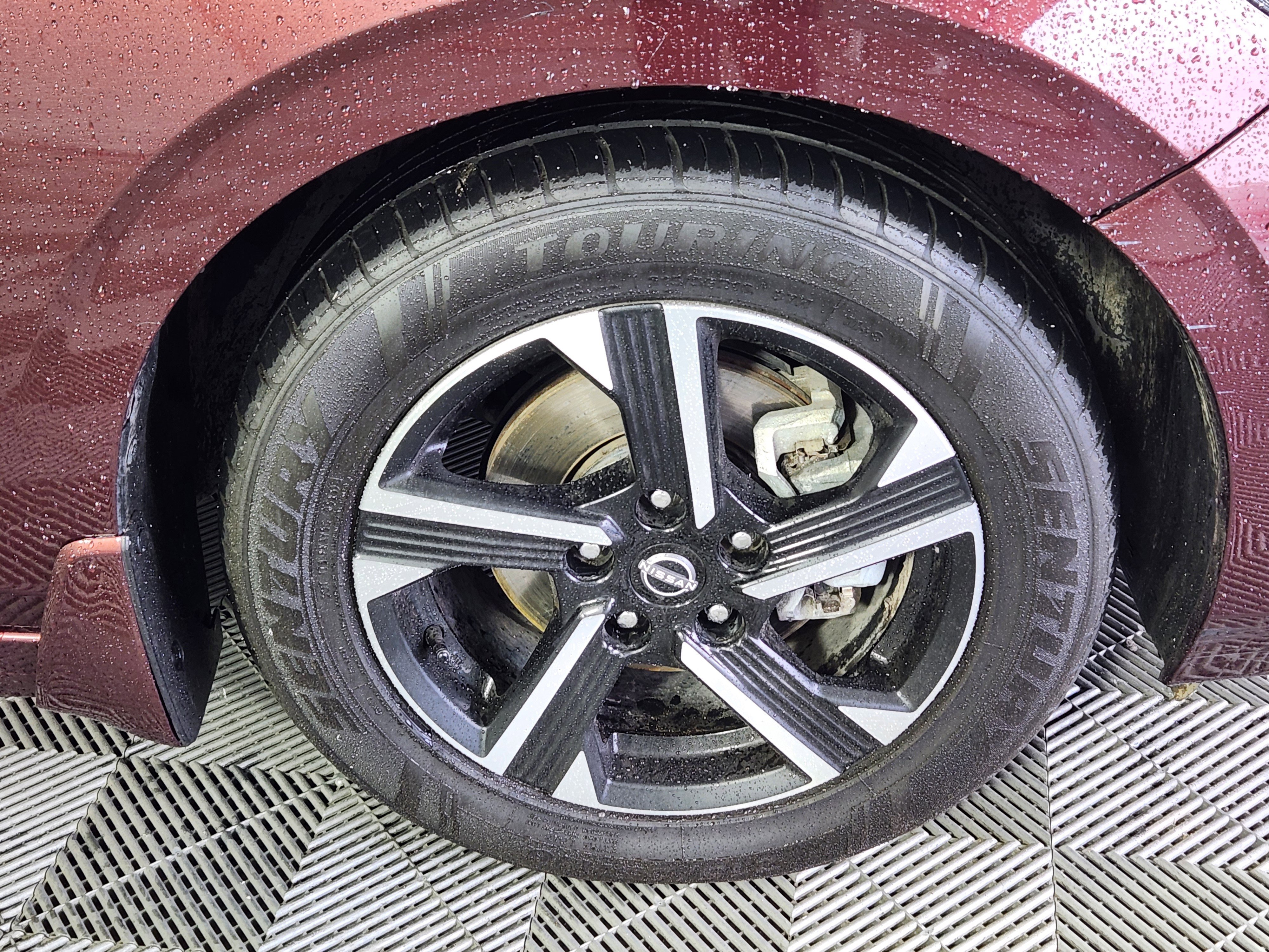 Used 2024 Nissan Sentra SV FWD image 9