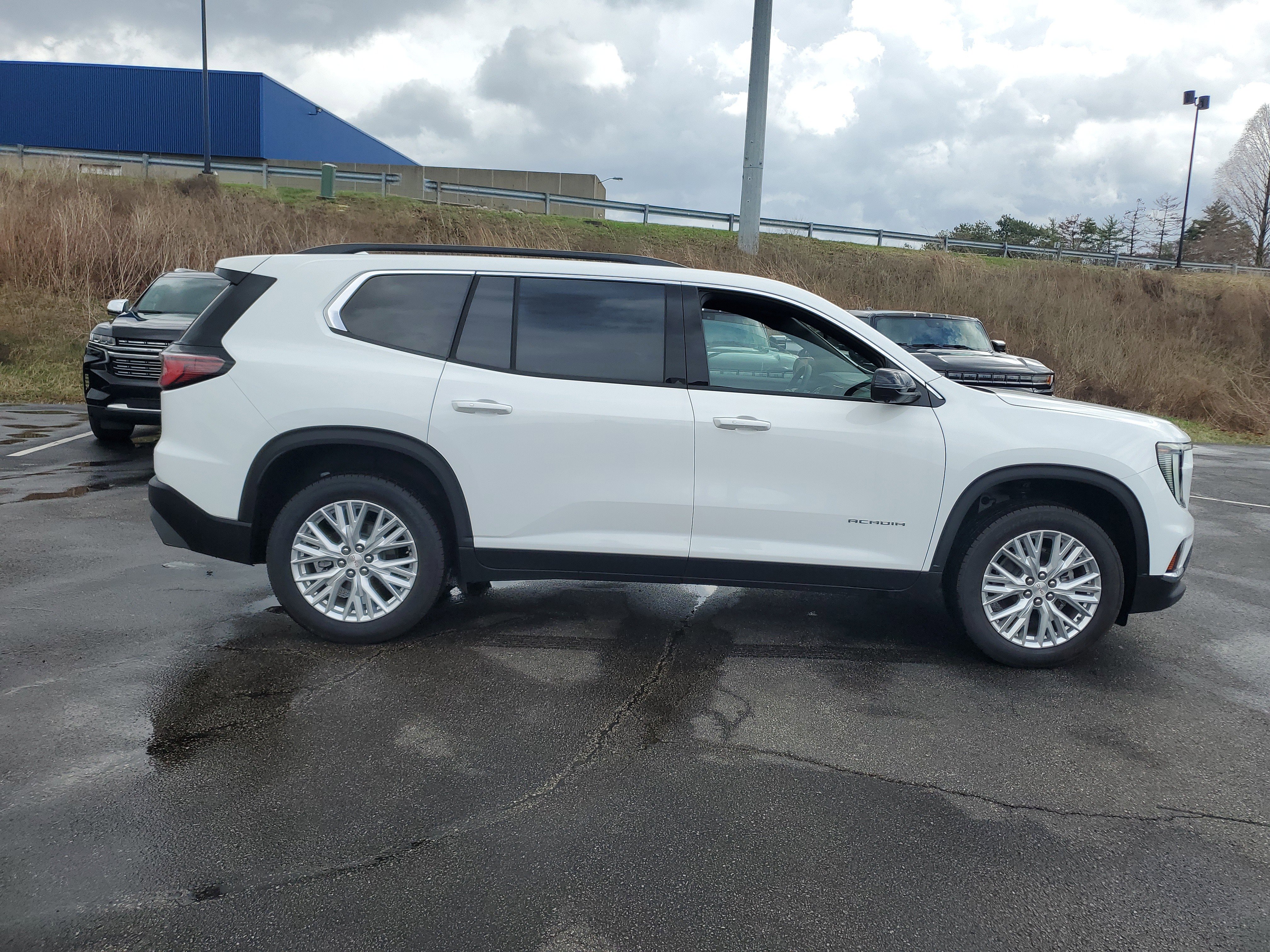 New 2025 GMC Acadia Elevation w/ Elevation Premium Package image 3