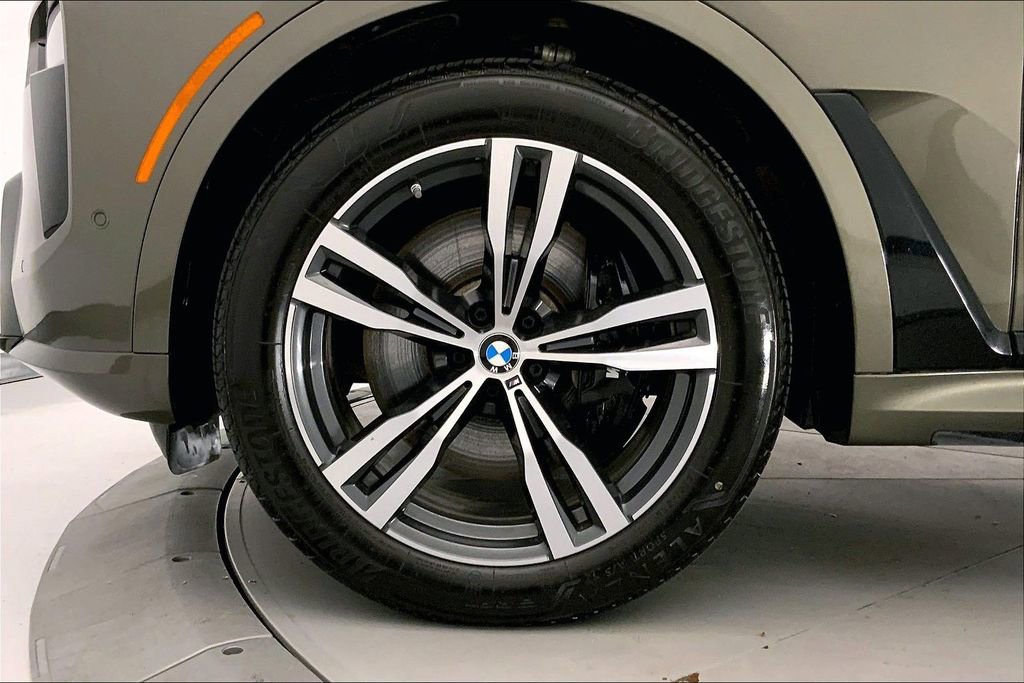 Certified 2025 BMW X7 M60i image 8