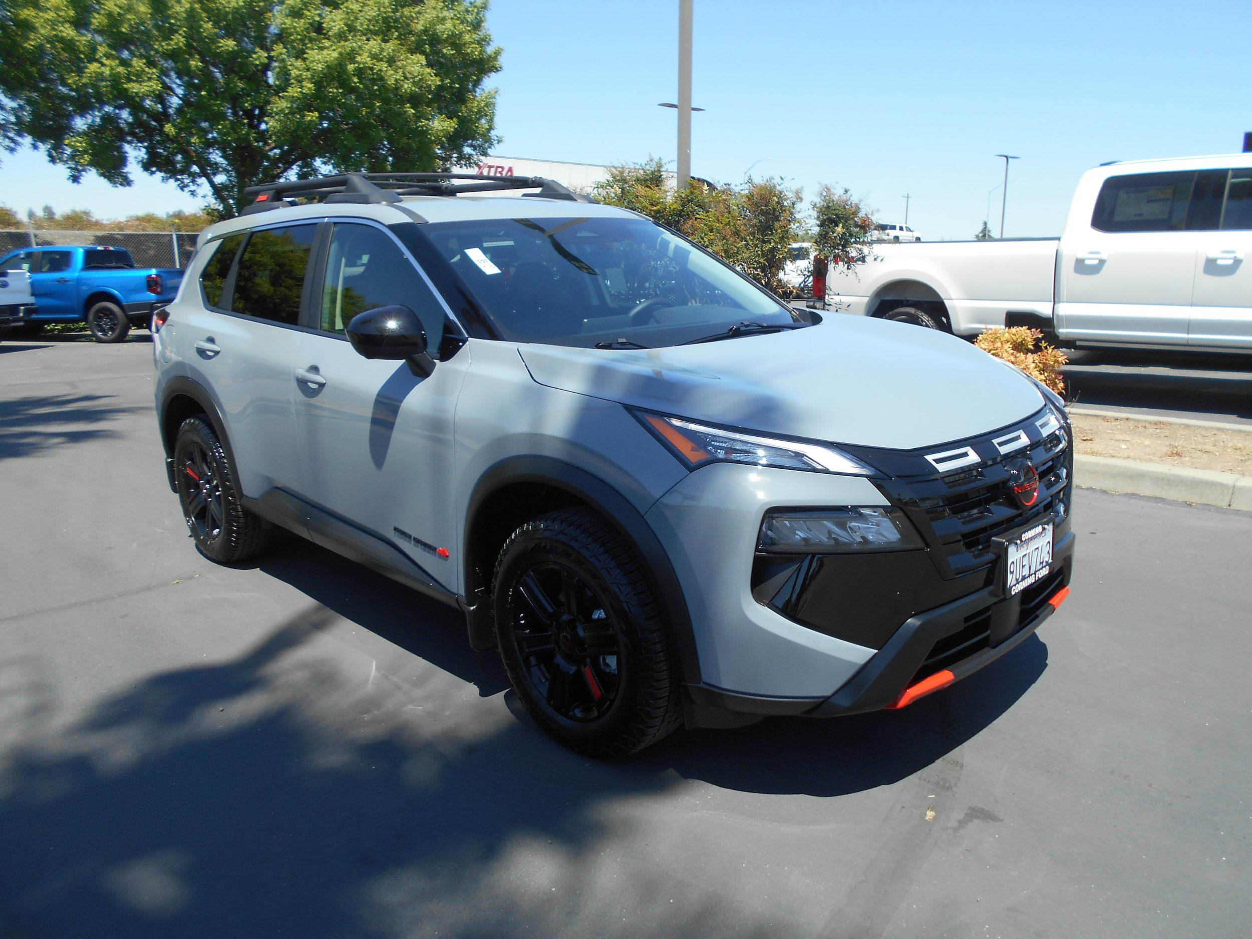 Used 2025 Nissan Rogue SV AWD/4WD image 2