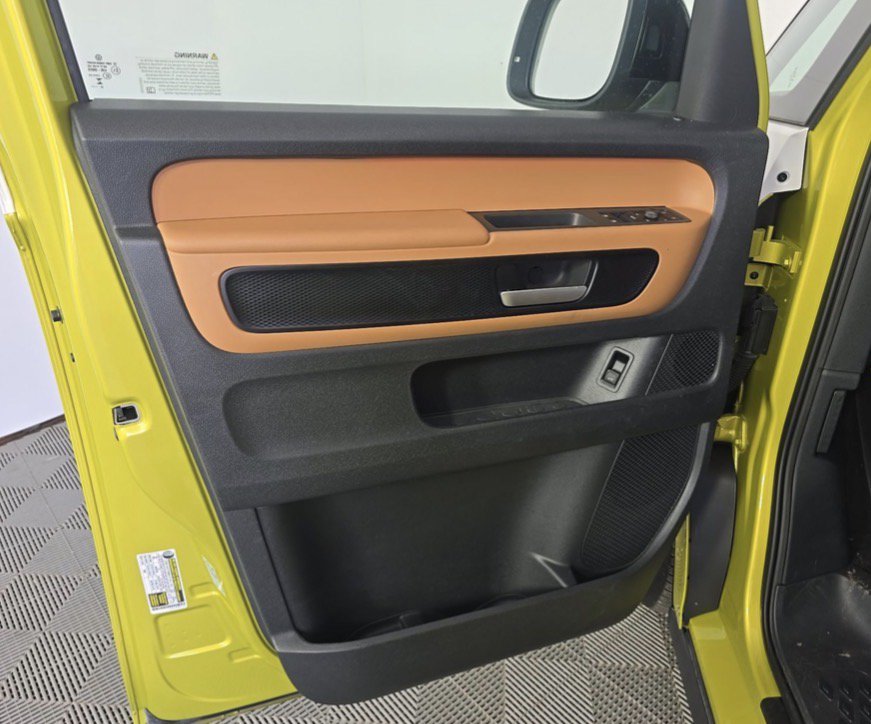 Used 2025 Volkswagen ID. Buzz Pro S Plus RWD image 9