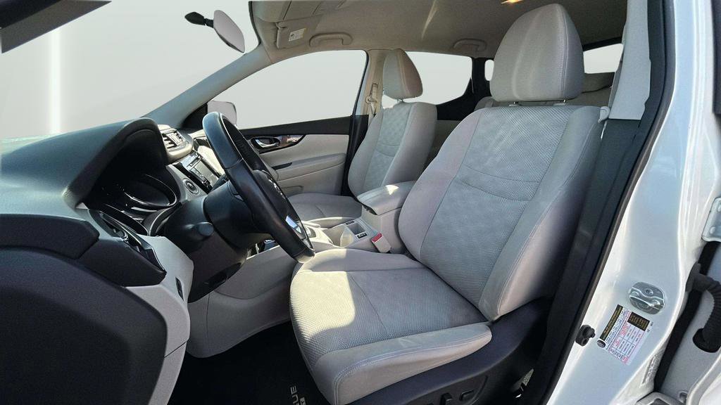 Used 2018 Nissan Rogue Sport SV w/ SV Technology Package image 30